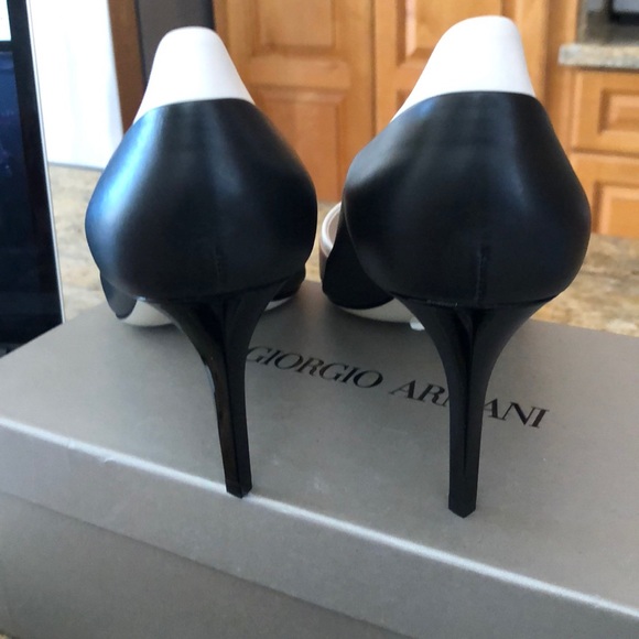 NWT Armani colorblock white black cream heels - Picture 4 of 6